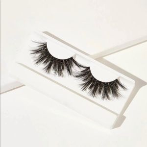 Cat eye lashes